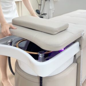 Demonstratie van de wasbak met sfeerverlichting van de Japanse Headspa Pro tijdens een hoofdhuidbehandeling