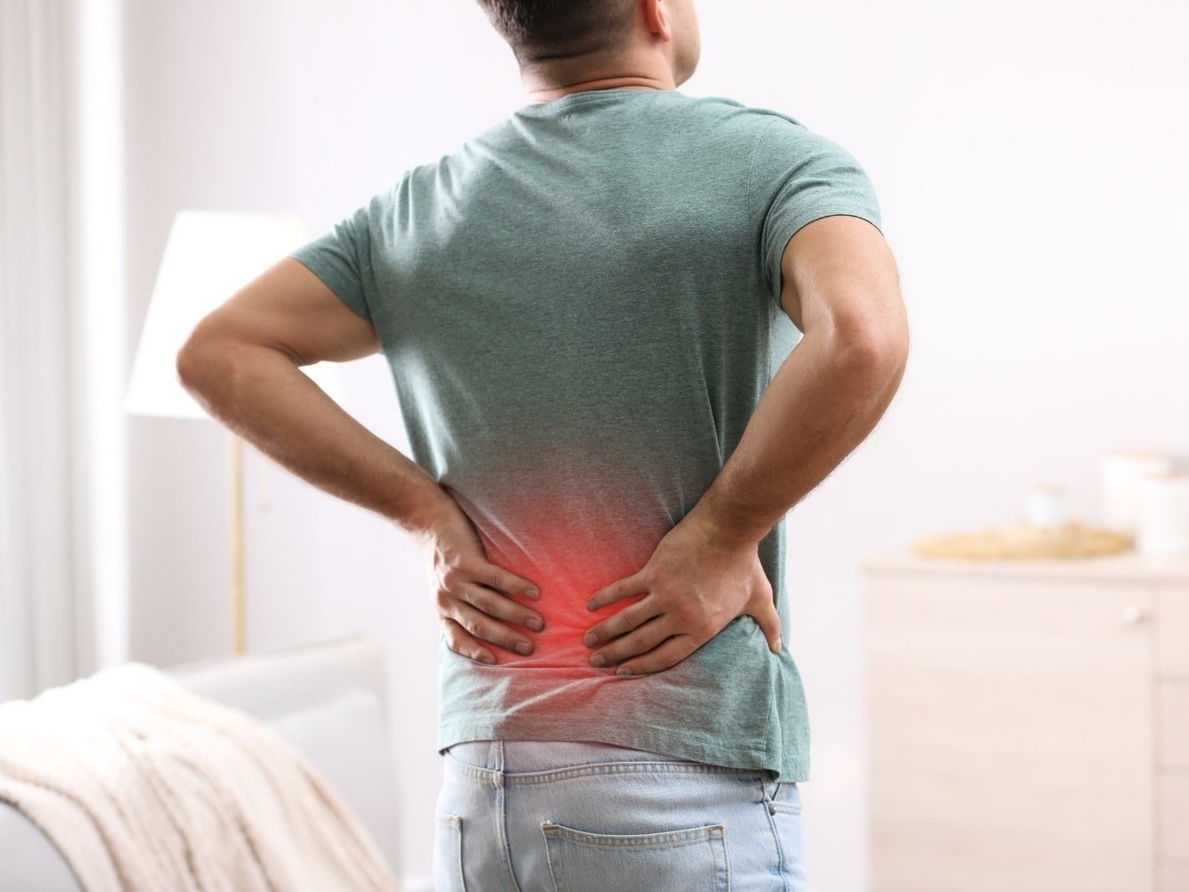 personne souffrant de rhumatisme dorsal