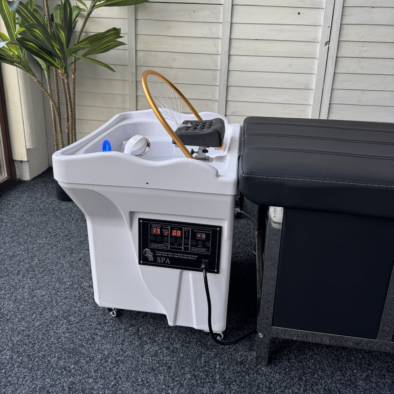 Mobiele head spa behandeling in beauty salon
