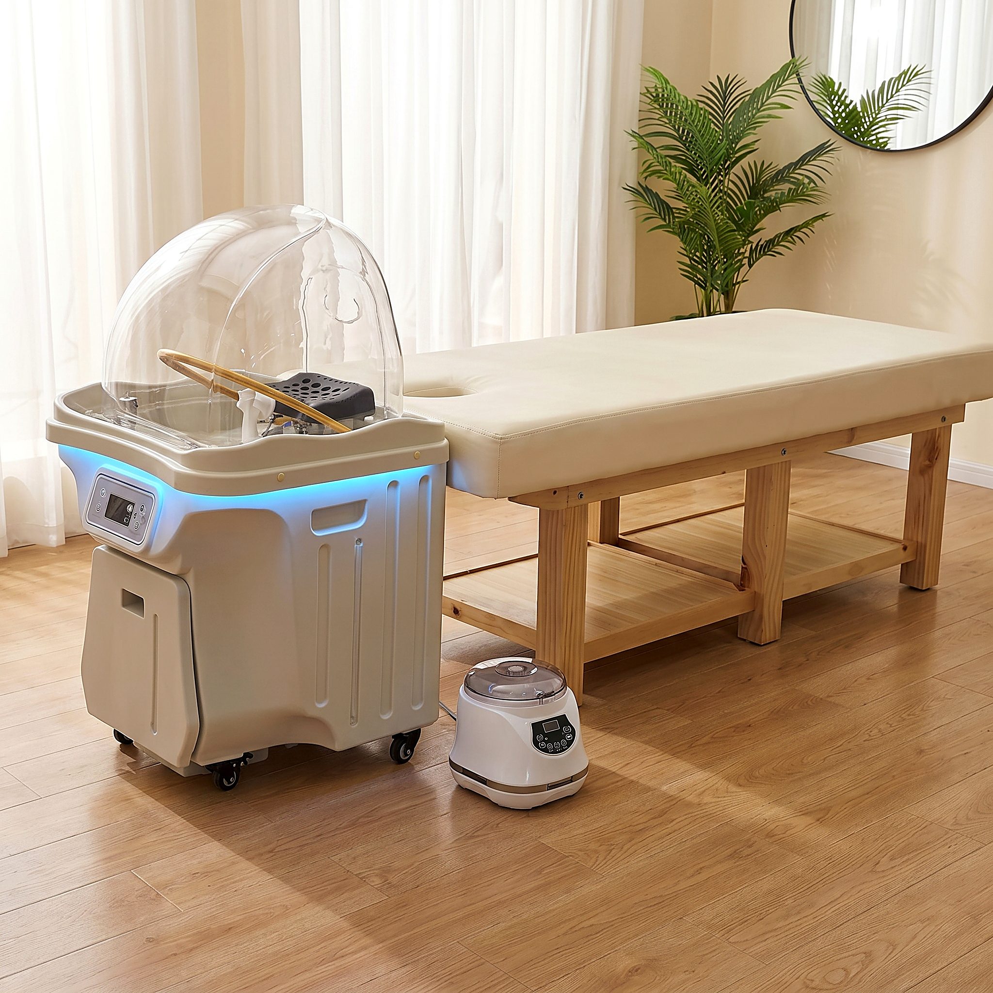Mobiele Headspa Deluxe naast een houten behandelbed in een warme spa-ruimte, met transparante koepel en blauwe ledverlichting