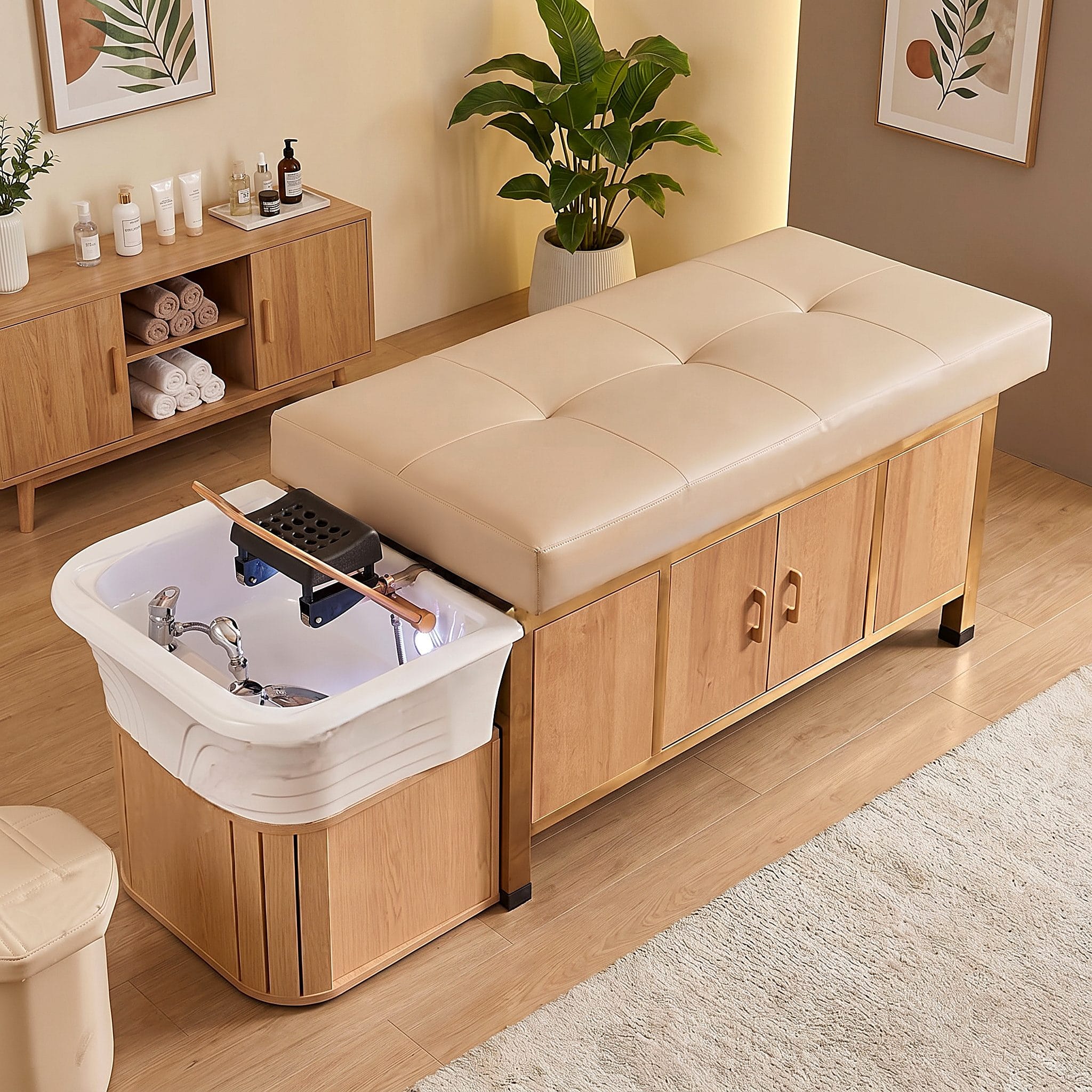 Headspa Tokyo behandelbed in hout in een sfeervolle spa-ruimte met plant