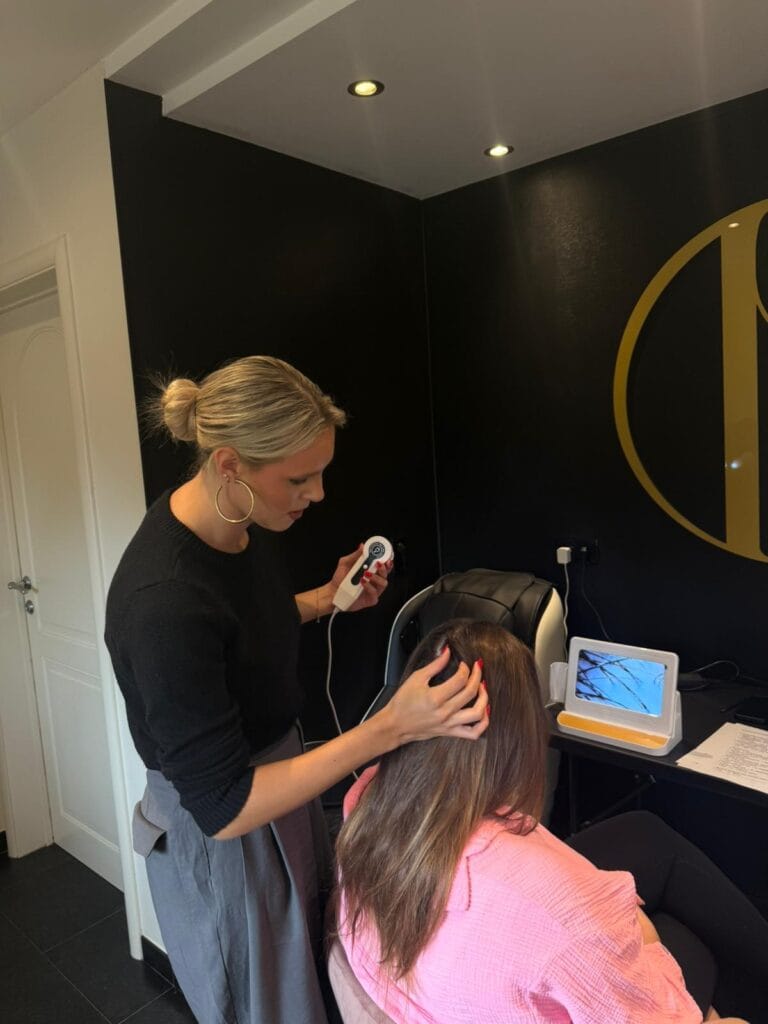 Hoofdhuidanalyse met de Head Spa scan